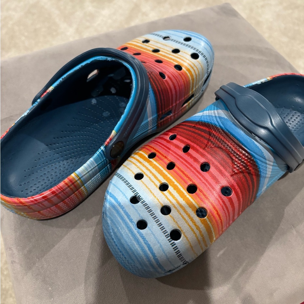 Red and Blue Gradient Slippers with Ventilation